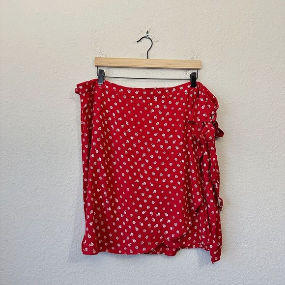 NWOT MADEWELL Red Wrap Mini Skirt in Bandana Flower - Picture 1 of 12